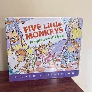 5 Little Monkeys Jumping on the Bed - Board Book
